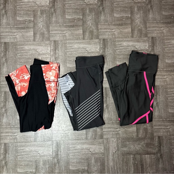 Under Armour Pants - Women’s Under Armour Heat Gear Compression Leggings Size Medium Lot Of 3